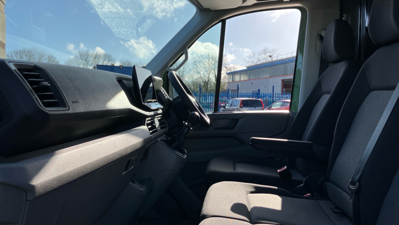 Volkswagen Crafter Cr35 Mwb Diesel Fwd 2.0 TDI 140PS Commerce Plus High Roof Van